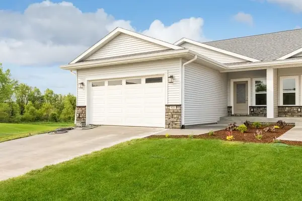 1038 Highland Trl, Solon, IA 52333