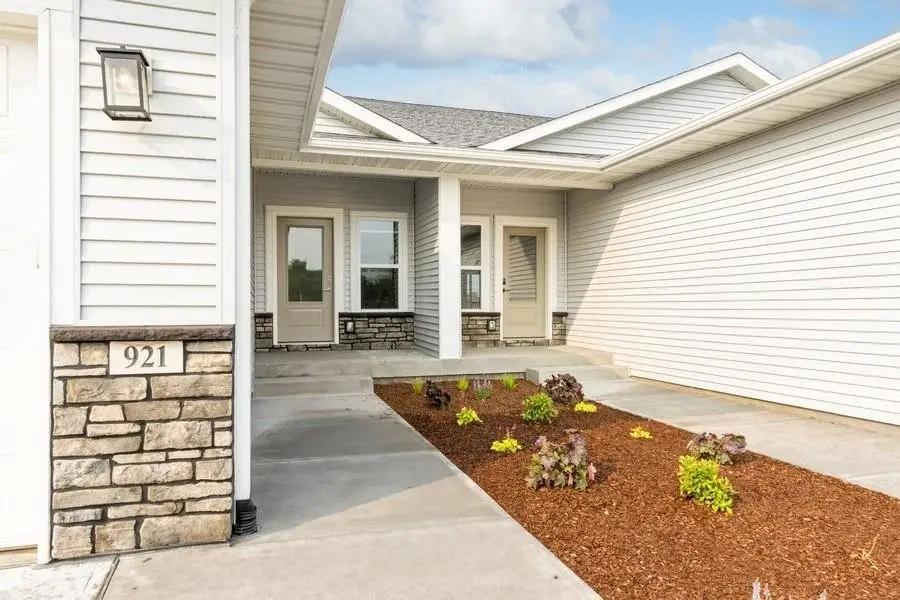 1038 Highland Trl, Solon, IA 52333 - Image #3