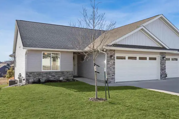 912 Prairie View Dr, West Branch, IA 52358