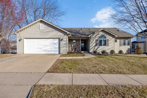 1018 Pheasant Valley St, Iowa City, IA 52246