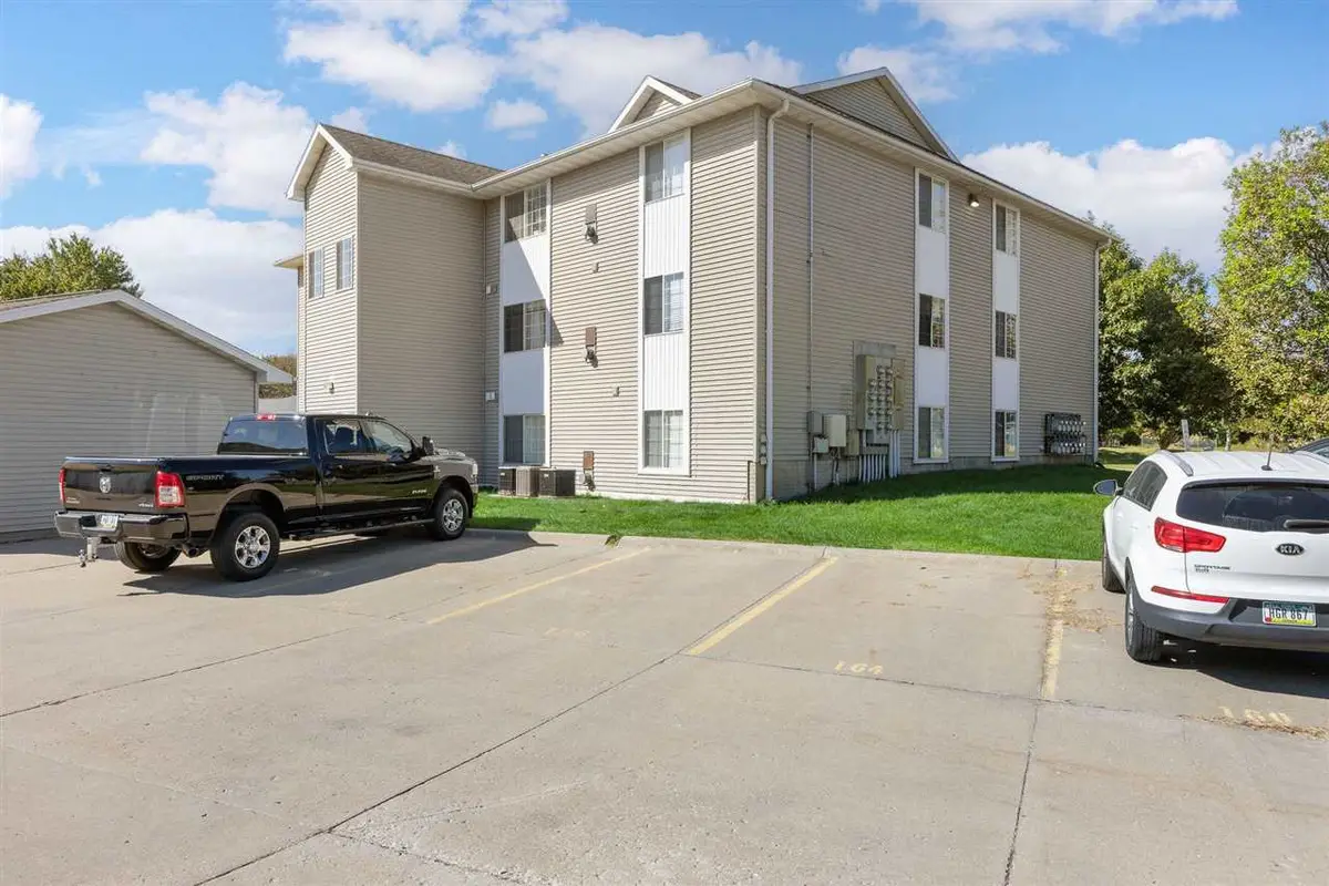 142 Elm Ridge Dr, North Liberty, IA 52317 - #1