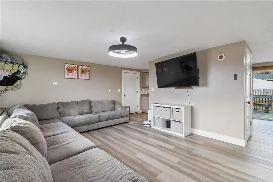 112 Mapel Dr, Lone Tree, IA 52755 - Image #2