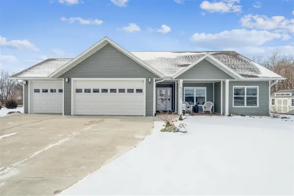 8063 218th Ave, Martelle, IA 52305