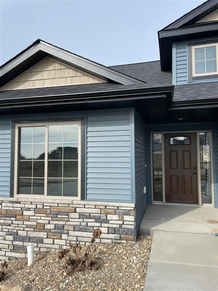 242 Chadwick Ln, Iowa City, IA 52245 - Image #2