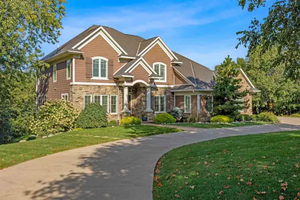 2343 Lake Ridge Pl NE, North Liberty, IA 52317