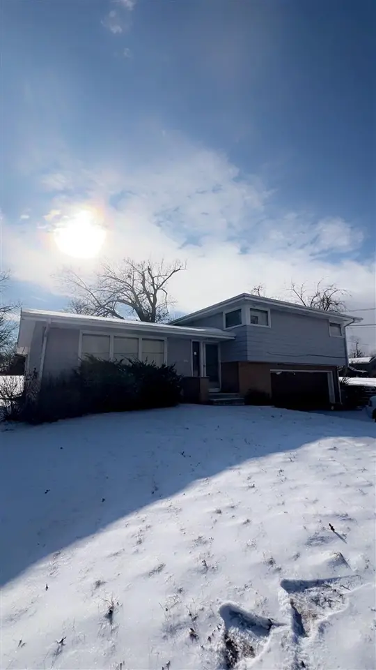1241 NE 42nd St, Cedar Rapids, IA 52402
