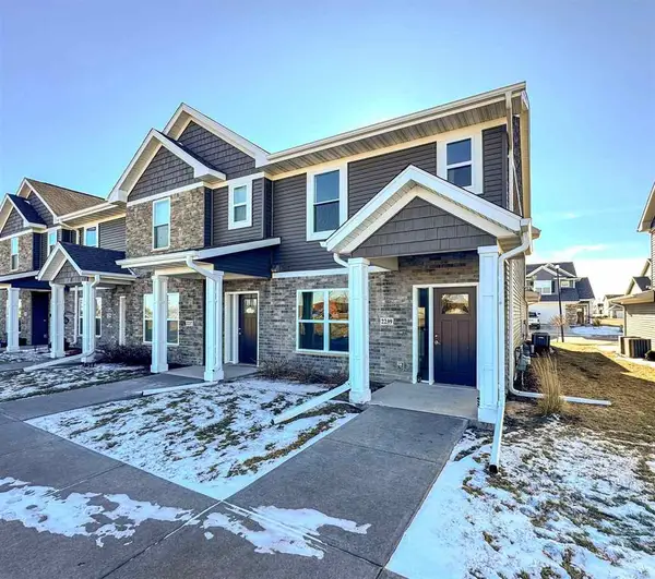 2239 Saint Andrews Dr, North Liberty, IA 52317