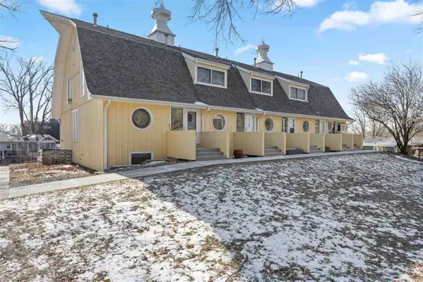 3201 Muscatine Ave, Iowa City, IA 52240