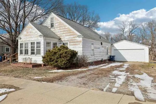 414 2nd St, Victor, IA 52347