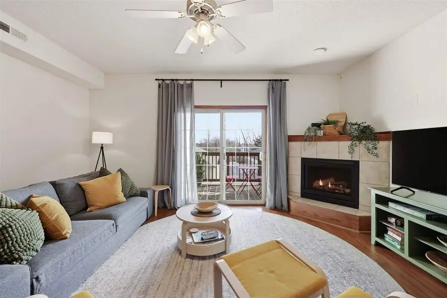 805 Blue Sky Dr, North Liberty, IA 52317 - Image #2