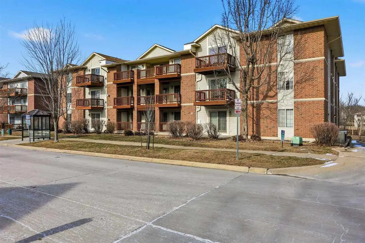 470 West side Dr, Iowa City, IA 52246 - Image #1