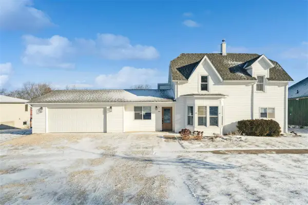 204 E 2nd St, Mechanicsville, IA 52306