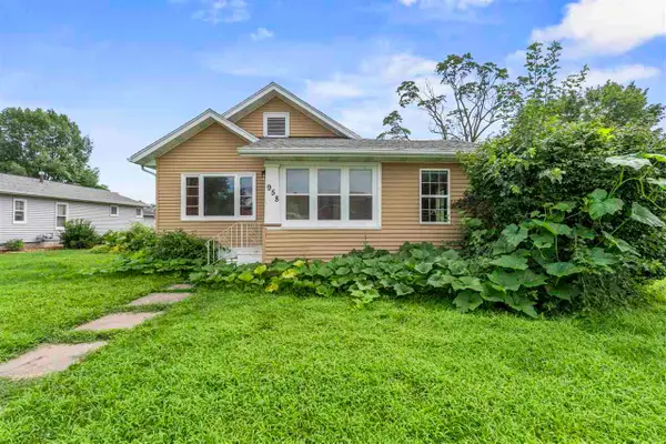 958 S Iowa Ave, Washington, IA 52353