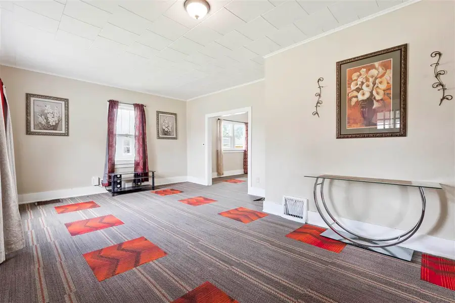 958 S Iowa Ave, Washington, IA 52353 - #2