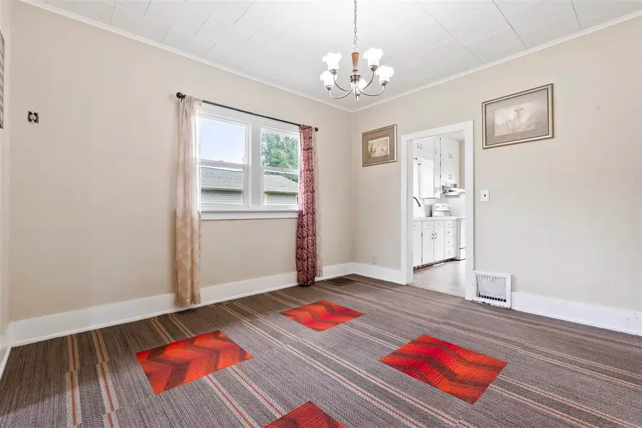 958 S Iowa Ave, Washington, IA 52353 - #3