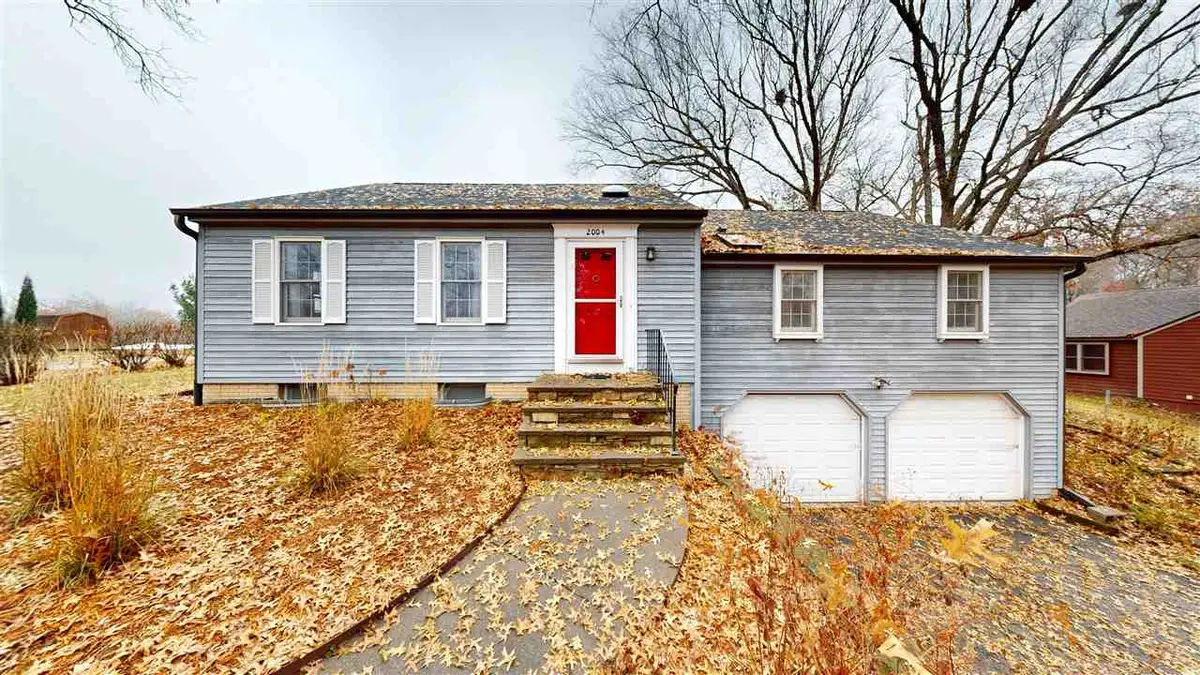 2004 Rochester Ct, Iowa City, IA 52245 - Image #1