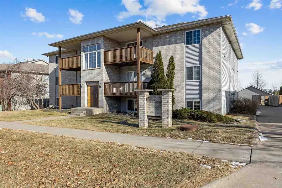 56 West Side Dr, Iowa City, IA 52246 - Image #3