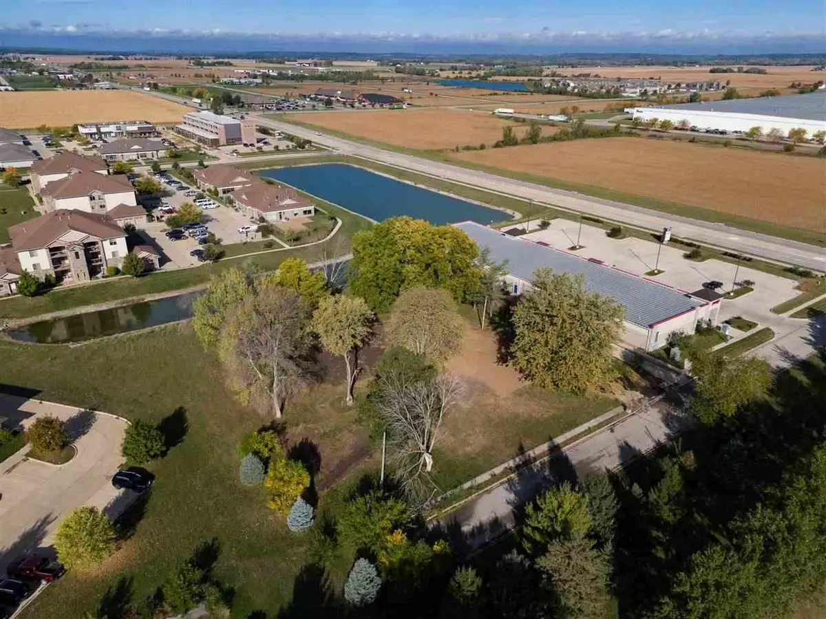 555 Country Ln, North Liberty, IA 52317 - Image #1