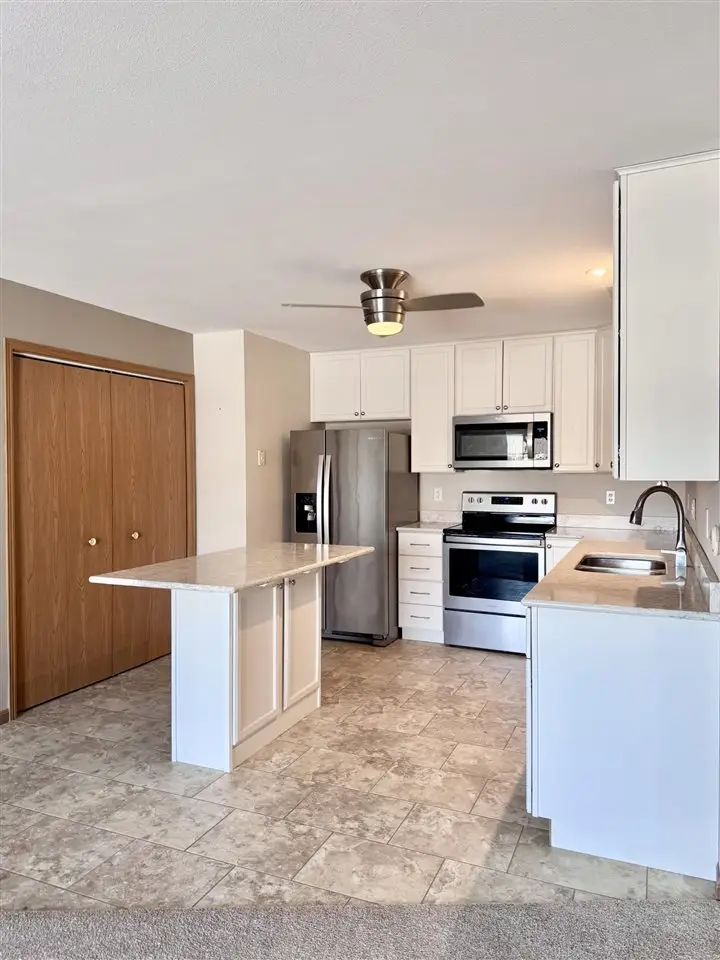 6410 NE Creekside Drive, Cedar Rapids, IA 52402 - Image #3