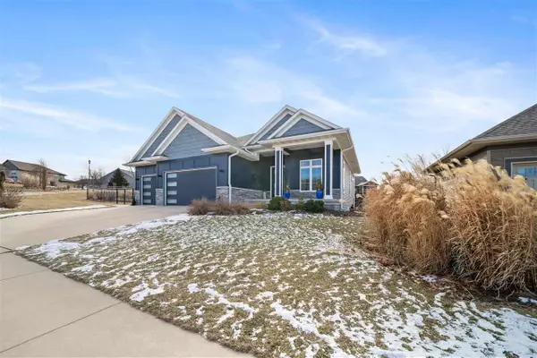 802 Tranquil Bluff Trl, Iowa City, IA 52245