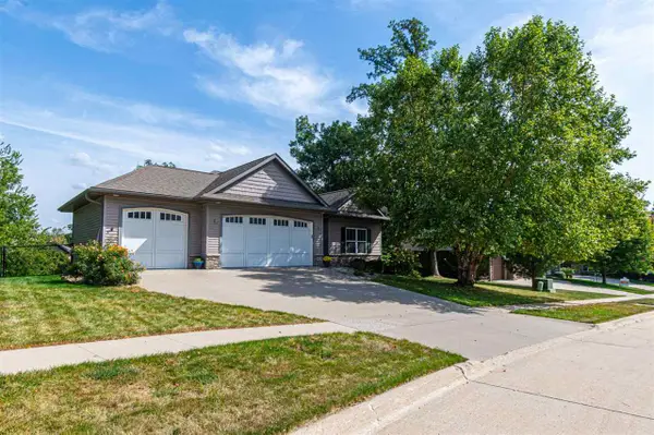 1670 Redbud Cir, North Liberty, IA 52317