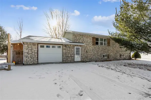 2866 60th St, Vinton, IA 52349