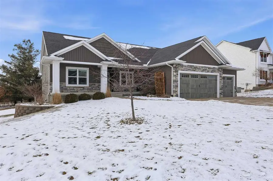 3004 Forrest Meadow Ln, Hiawatha, IA 52233 - Image #2