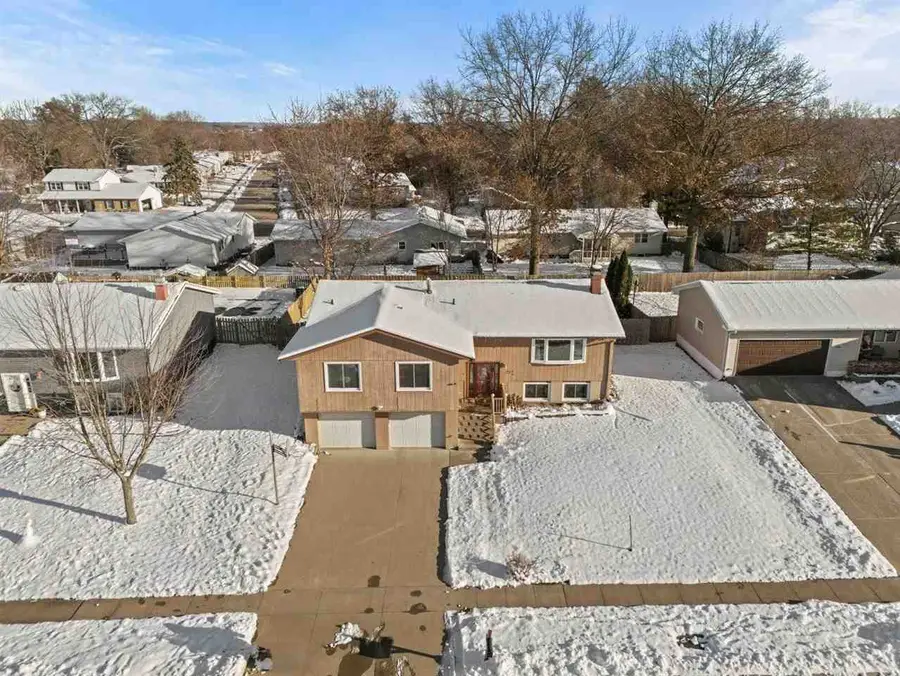 702 Woodland Way, Muscatine, IA 52761 - Image #2