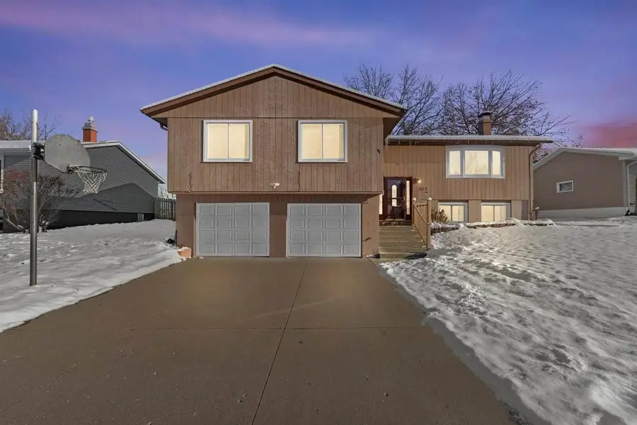 702 Woodland Way, Muscatine, IA 52761 - Image #3