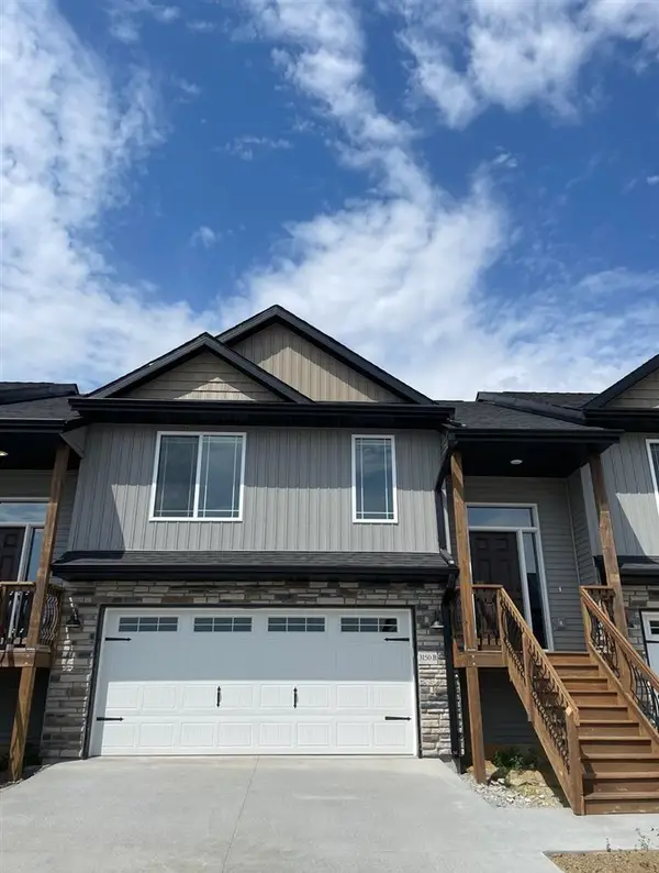 3160 Lampe Ln, Coralville, IA 52241