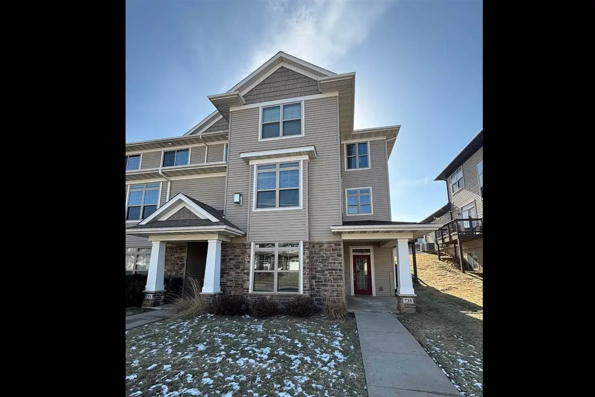 735 Mission Point Rd, Iowa City, IA 52245 - Image #1