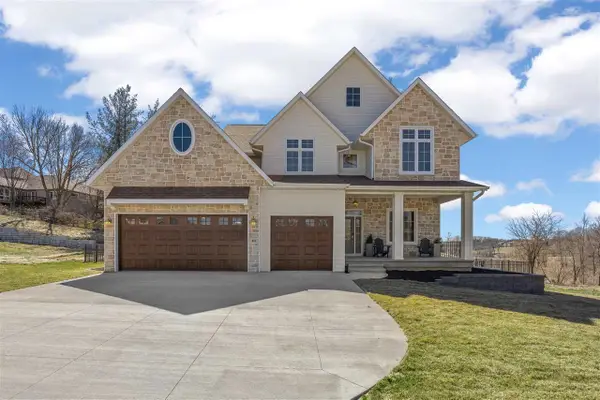 416 Auburn Ridge Rd, Coralville, IA 52241