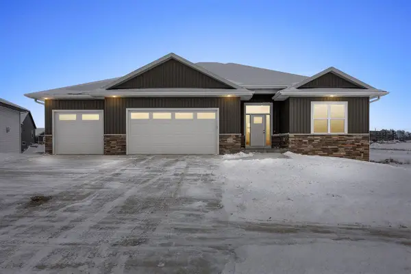 624 Rock Ridge Rd, Tiffin, IA 52340