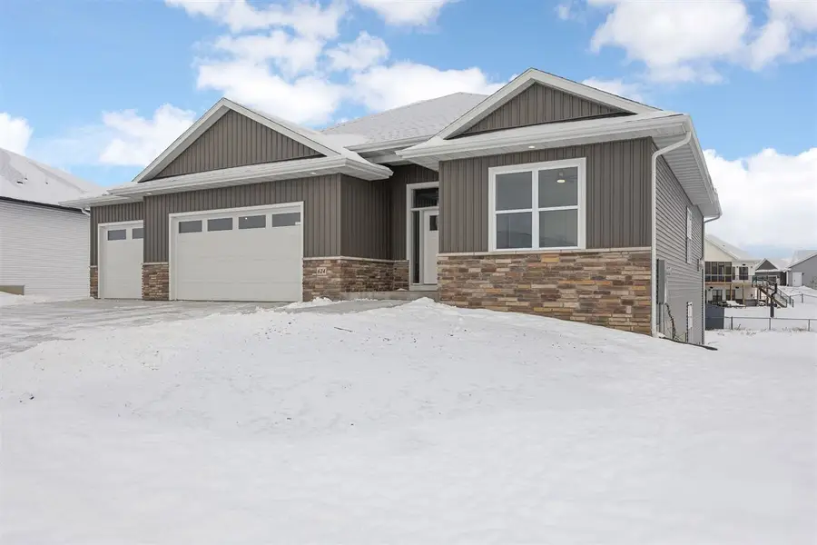 624 Rock Ridge Rd, Tiffin, IA 52340 - Image #2