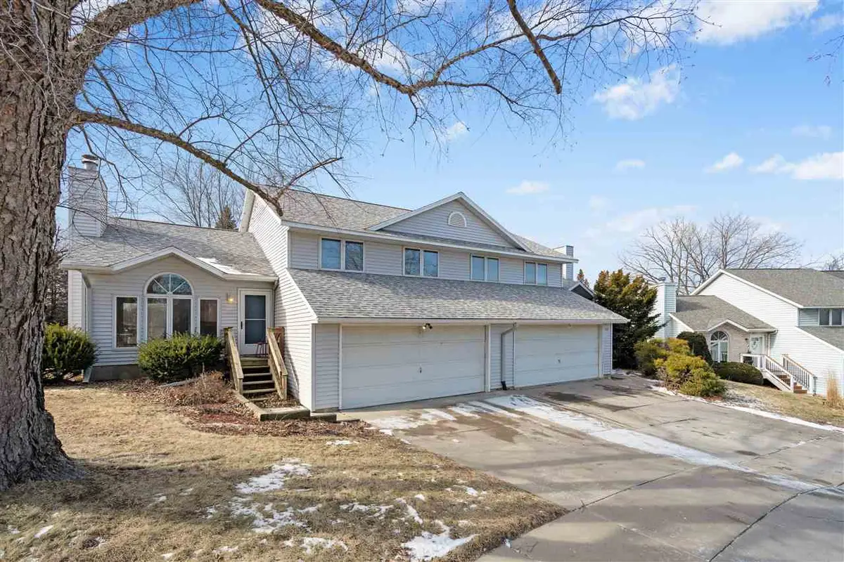 1627 Gryn Dr, Iowa City, IA 52246 - #1