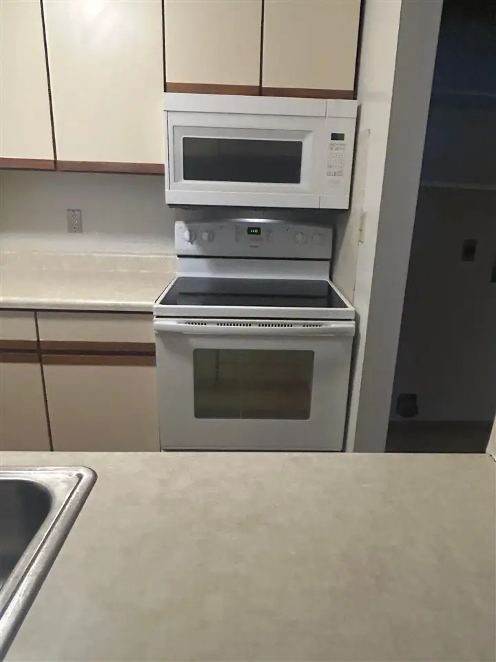 810 Benton Dr, Iowa City, IA 52246 - #2