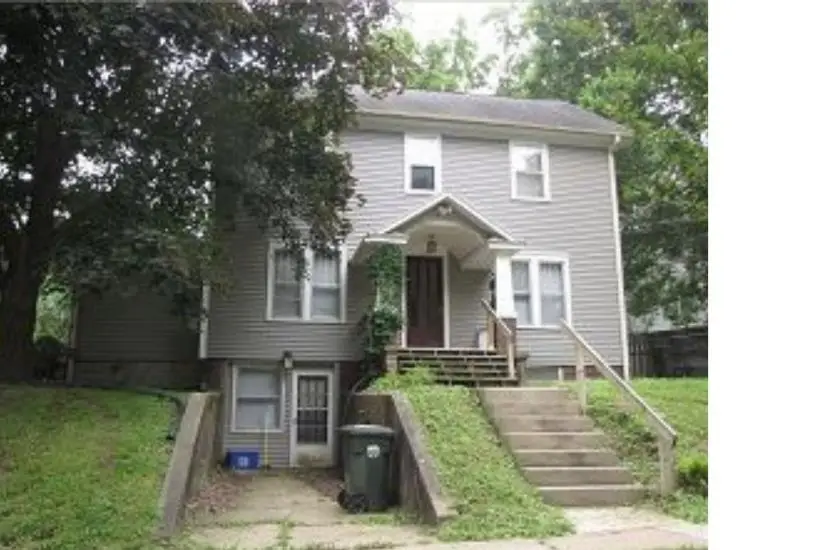 1123 E Washington St, Iowa City, IA 52245 - #1