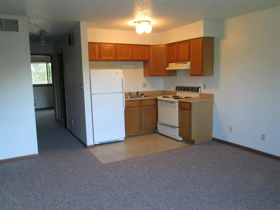 2635 Westwinds Dr, Iowa City, IA 52246 - Image #2