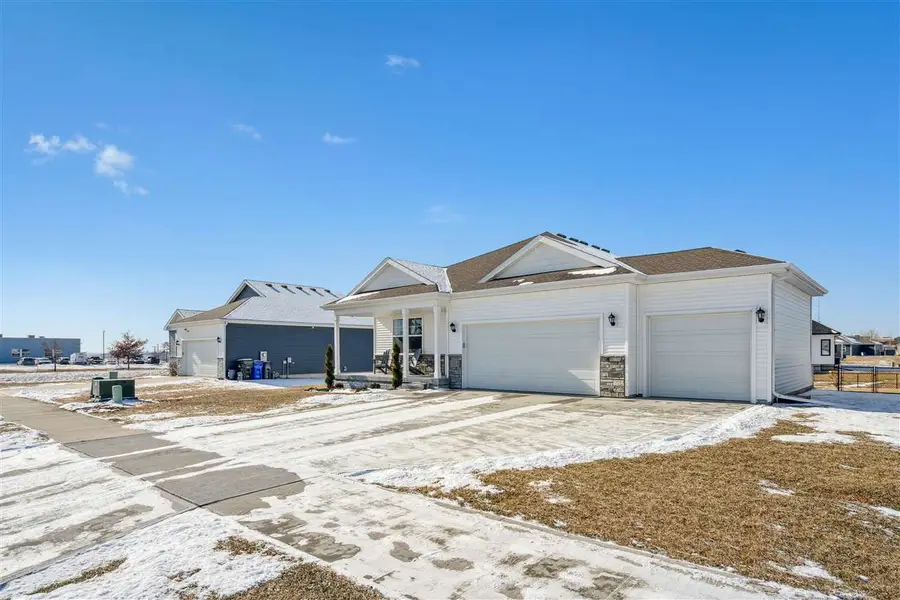 7114 Harlan Eddy Dr SW, Cedar Rapids, IA 52404 - Image #2