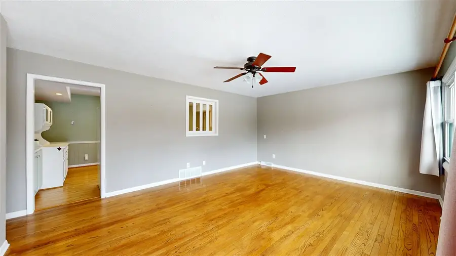 411 Kenwood Dr, Iowa City, IA 52245 - #2