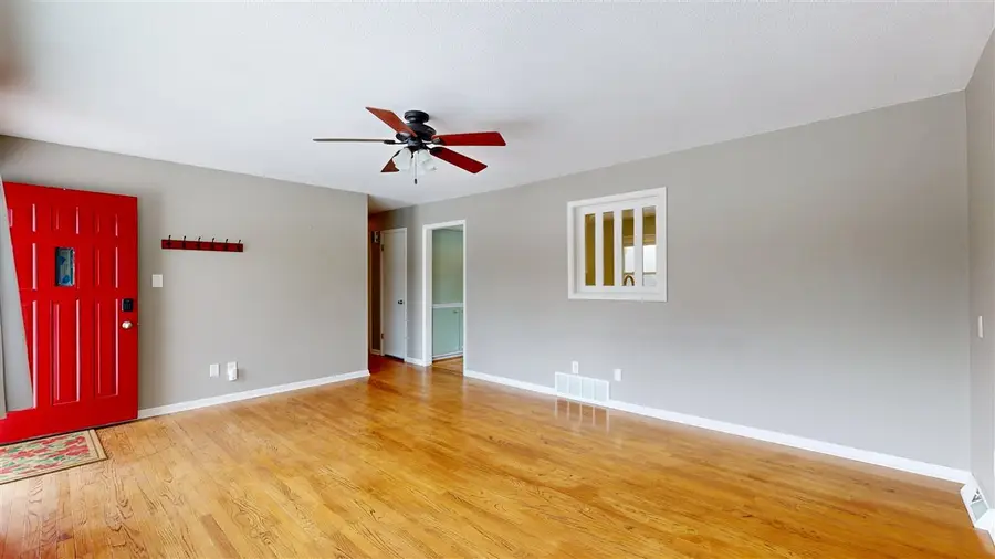 411 Kenwood Dr, Iowa City, IA 52245 - #3