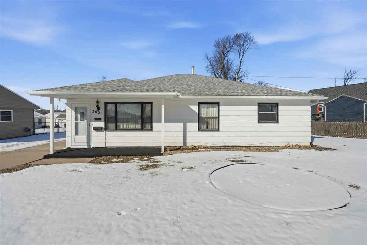 3821 Oakland Road NE, Cedar Rapids, IA 52402 - #1