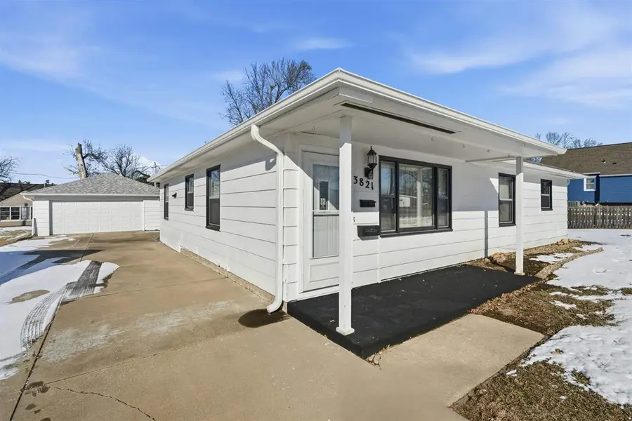 3821 Oakland Road NE, Cedar Rapids, IA 52402 - #2