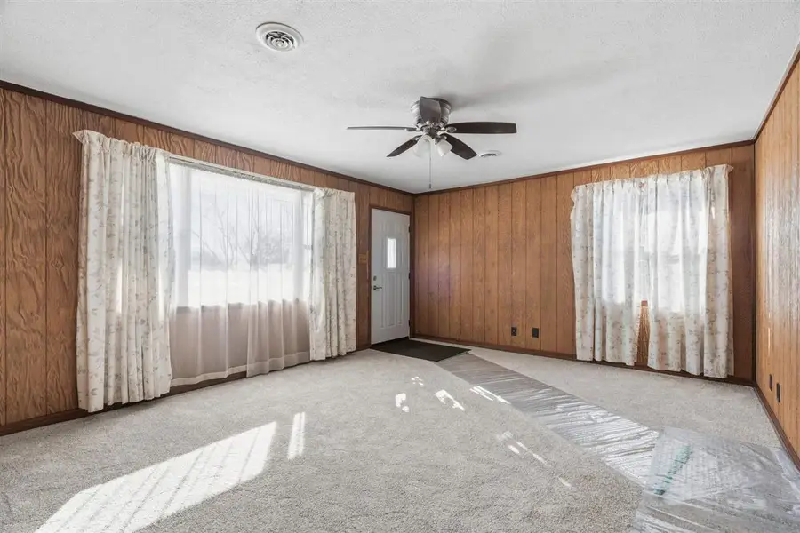 3821 Oakland Road NE, Cedar Rapids, IA 52402 - #3