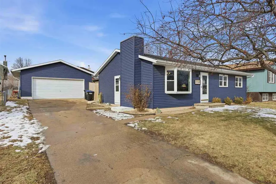 3150 7th St, Marion, IA 52302 - #2