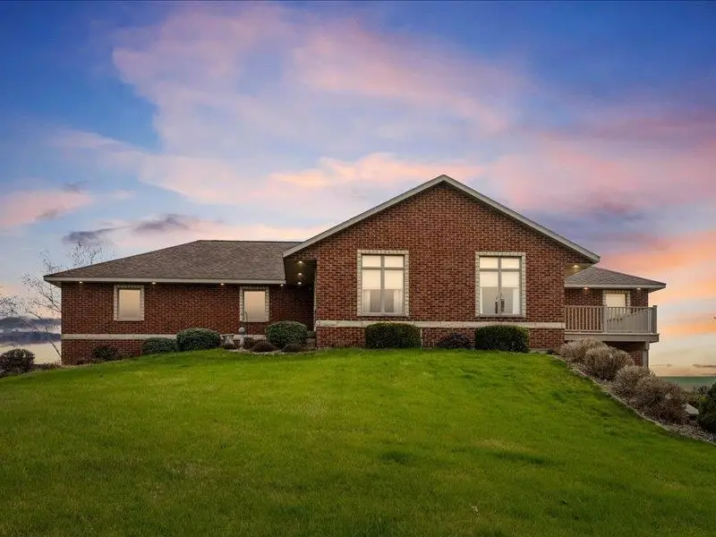 3752 Lacina Dr. SW, Iowa City, IA 52240 - #3