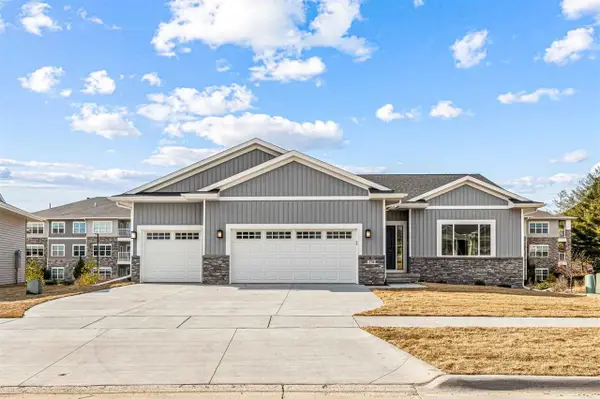 270 Pine Grove Ln, Iowa City, IA 52446