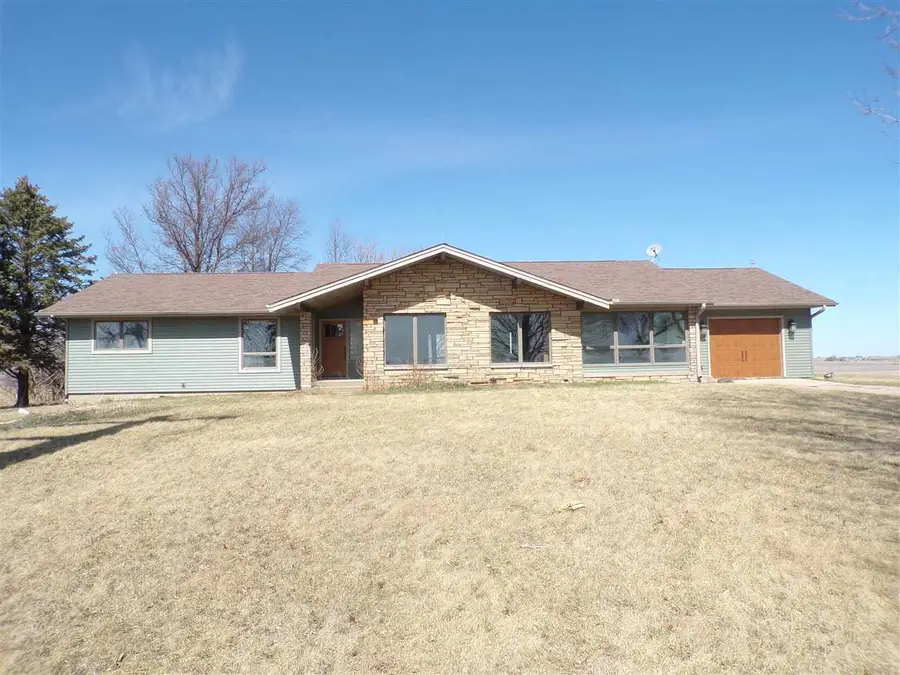 1033 Evans Ave, West Liberty, IA 52776 - #2