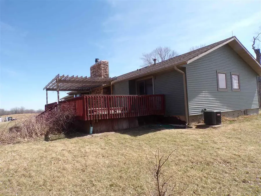 1033 Evans Ave, West Liberty, IA 52776 - #3