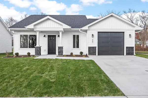 2102 Whispering Meadow Dr, Iowa City, IA 52240